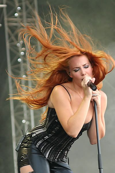 Empareja al de arriba - Pgina 3 Epica_simone_simons_smi