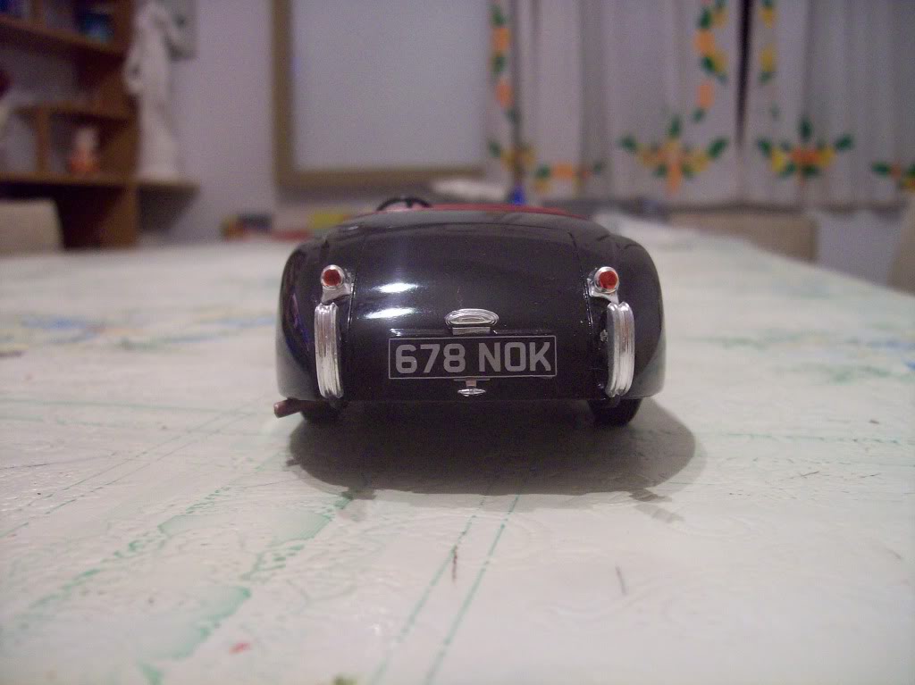 JAGUAR XK 120 DE REVELL Imagen054