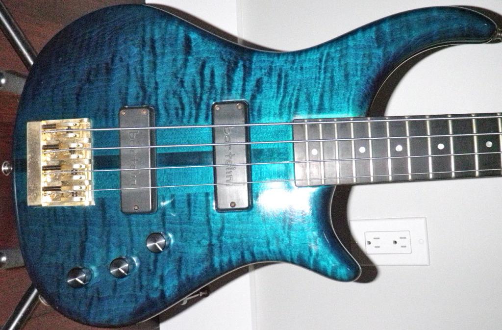 Pedulla Thunderbass USA 4 cordas  R$ 4,500 P1011822_zps108acc58