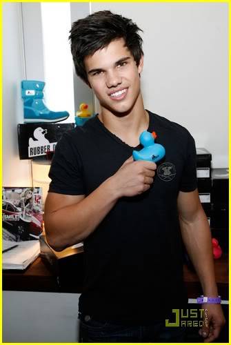 Foto de Taylor Taylor-lautner-golden-globe-loun-4