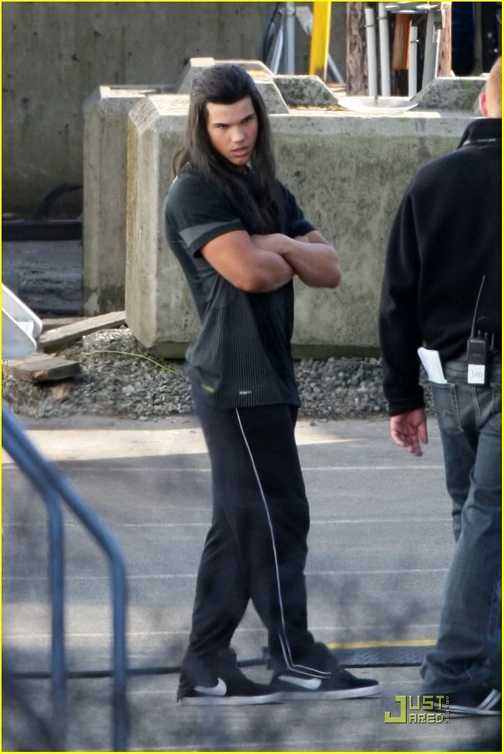 New Moon (Imgenes del Rodaje) New-moon-cast-on-set-09