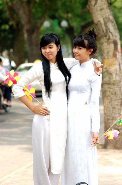 Con gái Việt Nam xinh xắn với áo dài 212954a58ebcb207da02b9773664c35f
