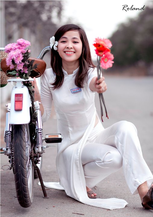 Con gái Việt Nam xinh xắn với áo dài 3ff2562decd24902f96a6698e5c4ca74