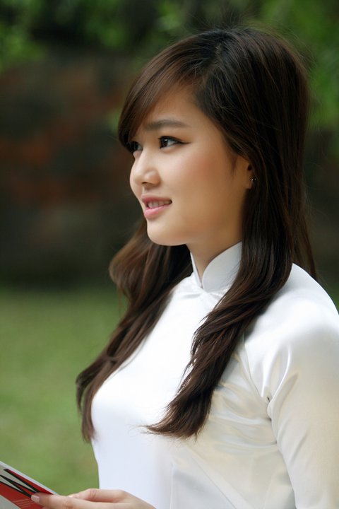 Con gái Việt Nam xinh xắn với áo dài 8ad09a78443ce48641deb2930a8bc07e