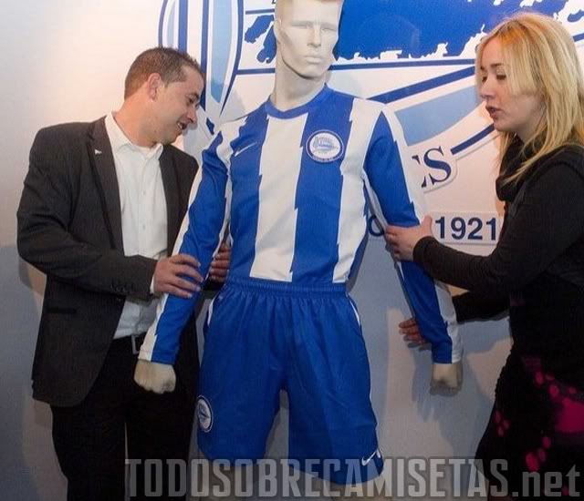 Alavés - Uniformes - 2011/12 Alaveshome