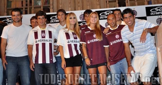 Lanús - Uniformes - 2011 Granateintro