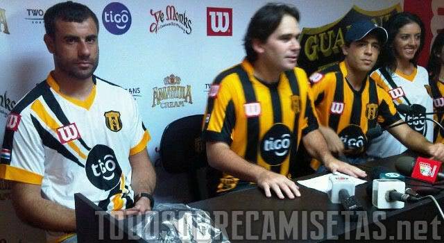 Club Guaraní - Uniformes - 2011 Guaranipregs