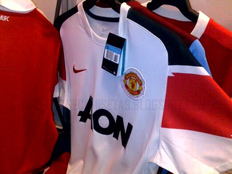 Nuevas equipaciones... ManU11Away