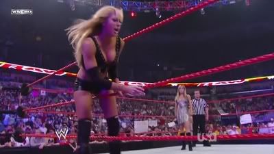 Kelly Kelly want a fight ! Normal_WWE_Raw_01_05_09_Kelly_Ke-2