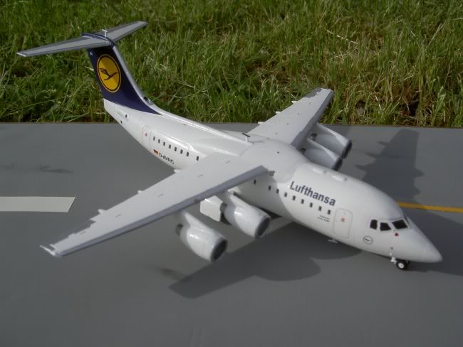 BAE System Avro RJ 85 - Lufthansa - Revell - 1/144 Avro-5