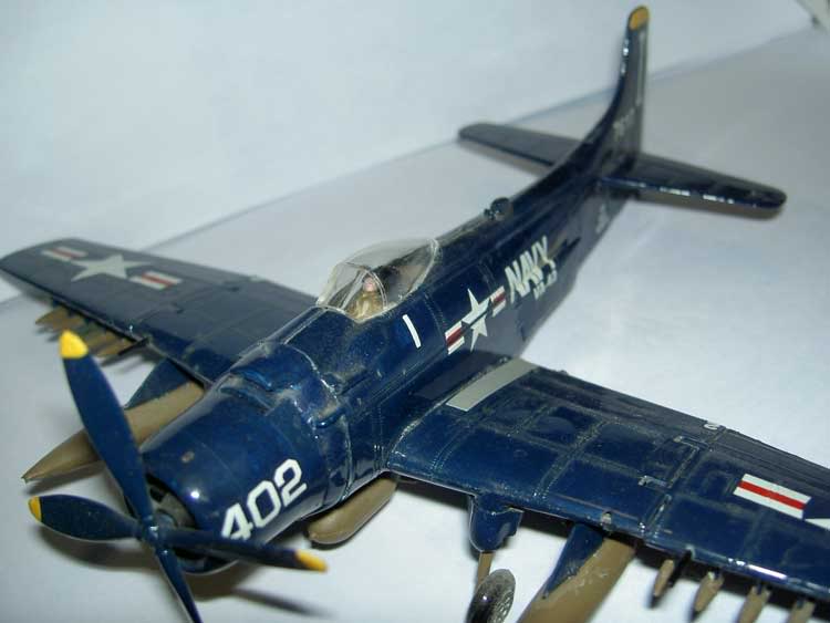 SKYRAIDER  heller/airfix 1/72 (VINTAGE) PICT0038web