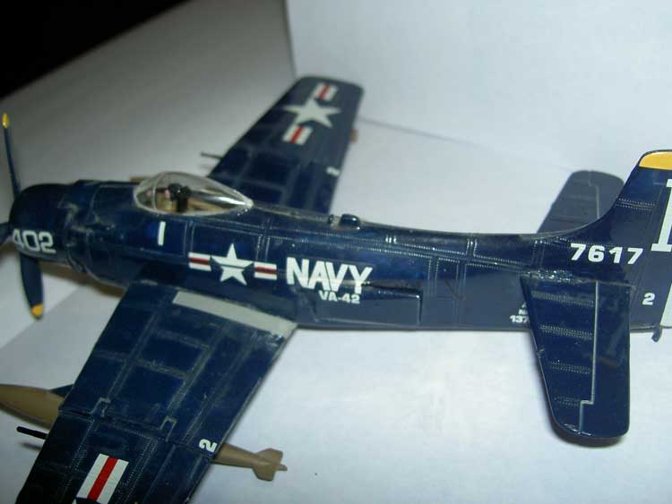 SKYRAIDER  heller/airfix 1/72 (VINTAGE) PICT0039web