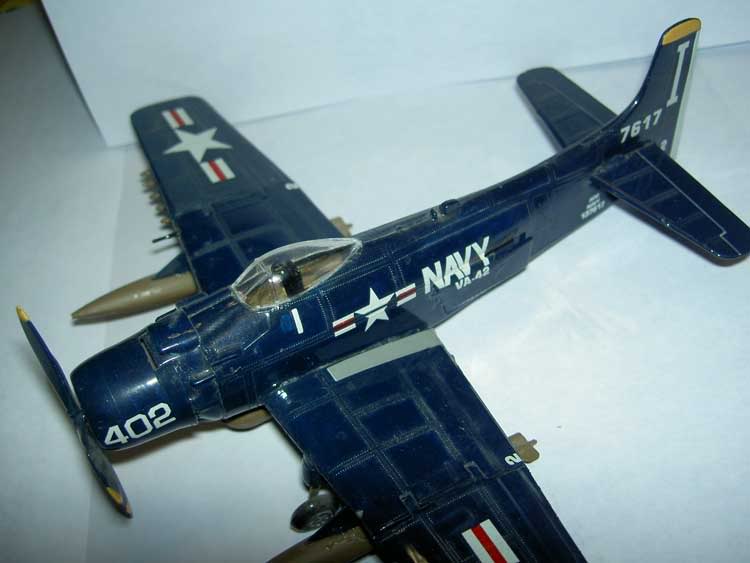 SKYRAIDER  heller/airfix 1/72 (VINTAGE) PICT0040web