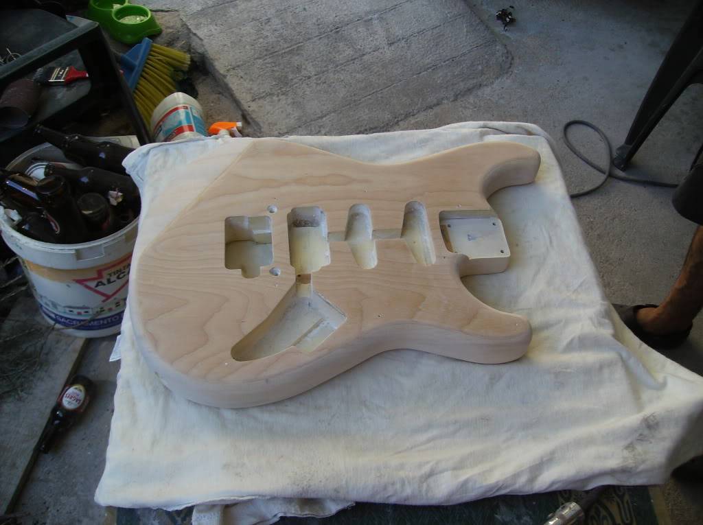 Pintar uma Ibanez Roadstar 02