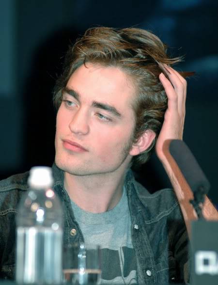 صور النجم robert pattinson 59364980