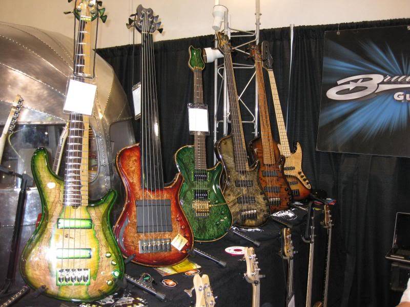 NAMM 2009 - Novidades e fotos....(TOPICO ULTRA MEGA PESADISSIMO) - Página 3 IMG_0803