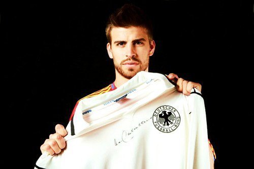 Gerard Pique B99140e2ed3b0a4542bfb76dd40f8d8e