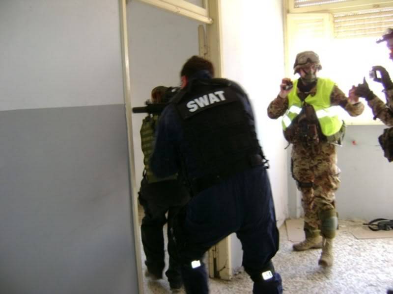 24-03-2012 Urban Swat con MambaKorps 2012-03-240211280x768