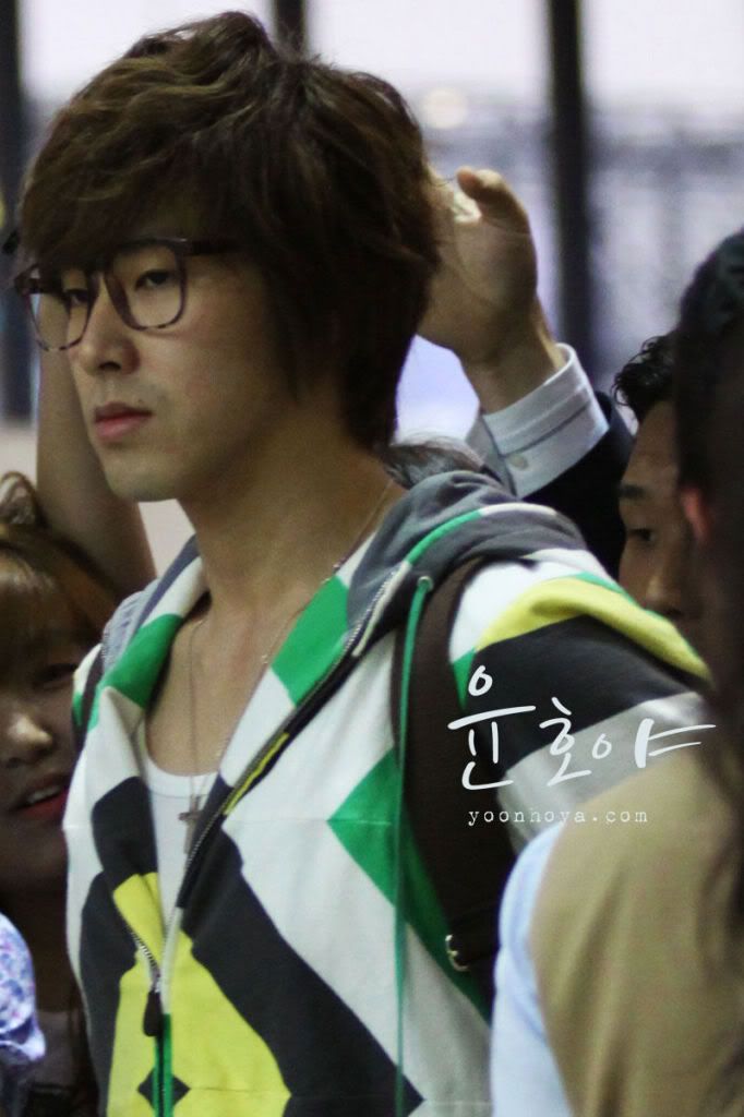 [PIC] 20100703 Stalking Yunho - Gimpo Airport Leg3