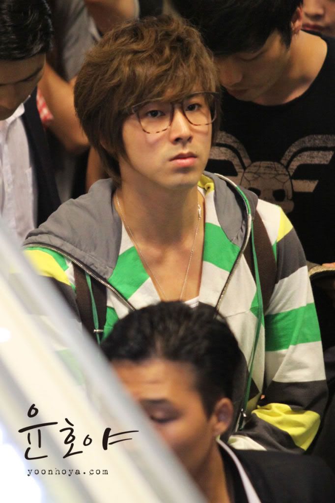 [PIC] 20100703 Stalking Yunho - Gimpo Airport Leg4