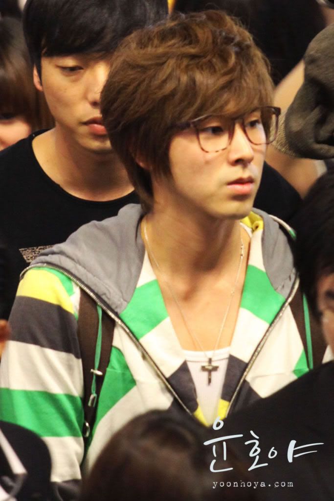 [PIC] 20100703 Stalking Yunho - Gimpo Airport Leg6