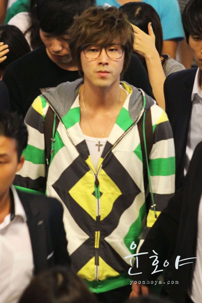 [PIC] 20100703 Stalking Yunho - Gimpo Airport Leg7