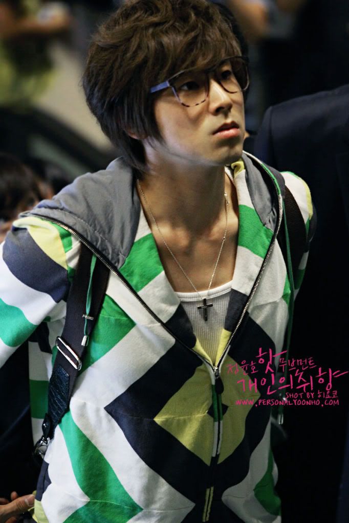 [PIC] 20100703 Stalking Yunho - Gimpo Airport Leg9