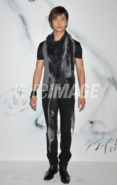 [Pic] 20100623 Changmin – CHANEL 2010/2011 fall and winter fashion collection Wiresyc2