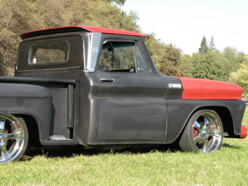 Who's familiar with old trucks? 31951470026_large