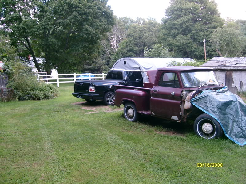 Who's familiar with old trucks? VT2007021