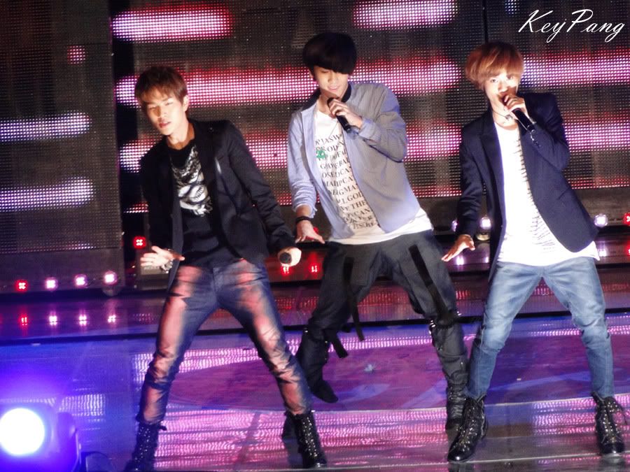 271009 SHINee @ KBS-Joy 3rd Anniversary Special Concert B0065188_4ae6f6349891b