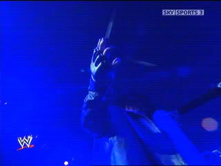 Ladder match Number one contender por el Us championship (Triple Treaht match)  Edge Vs The Undertaker Vs Matt Hardy 32