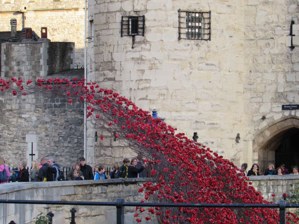 Poppies @ The Tower revisited 06dc44e09518a2617db71ce5f364ecf7_zps829fb676