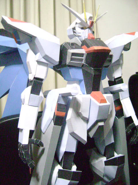 Freedom Gundam Papermodel... Imagen007