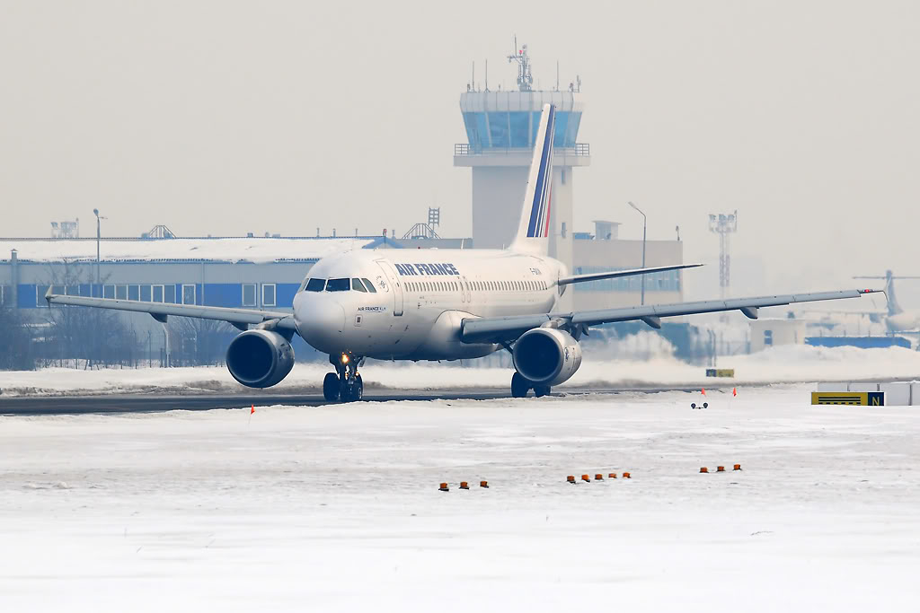 Aeroportul Bucuresti (Henri Coanda/Otopeni) - Februarie 2012 OTP003p