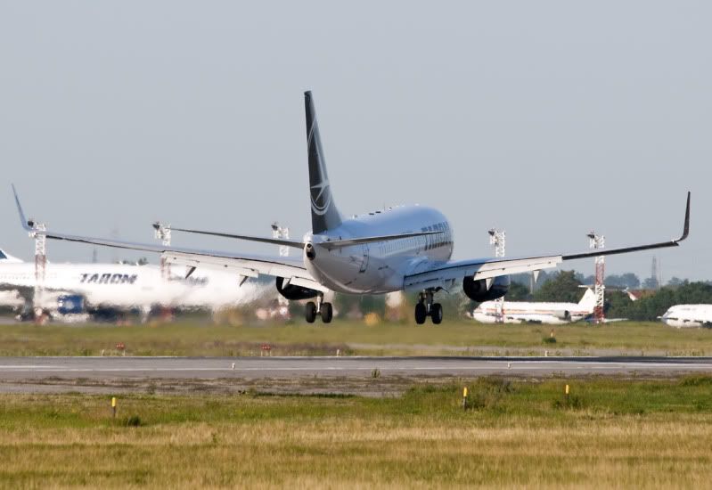 Aeroportul Bucuresti (Henri Coanda/Otopeni) - Iunie 2010 OTP094p