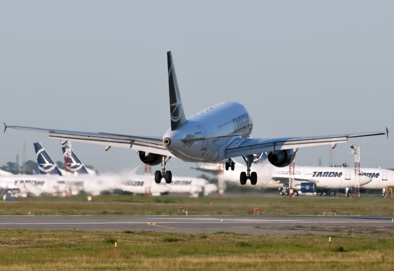 Aeroportul Bucuresti (Henri Coanda/Otopeni) - Iunie 2010 OTP132p