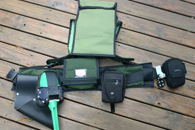 Does anybody use that big green"Nugget Scoop" from The Outback Prospector ? How do you attach it to your harness ? Harness-w-camel-4-web