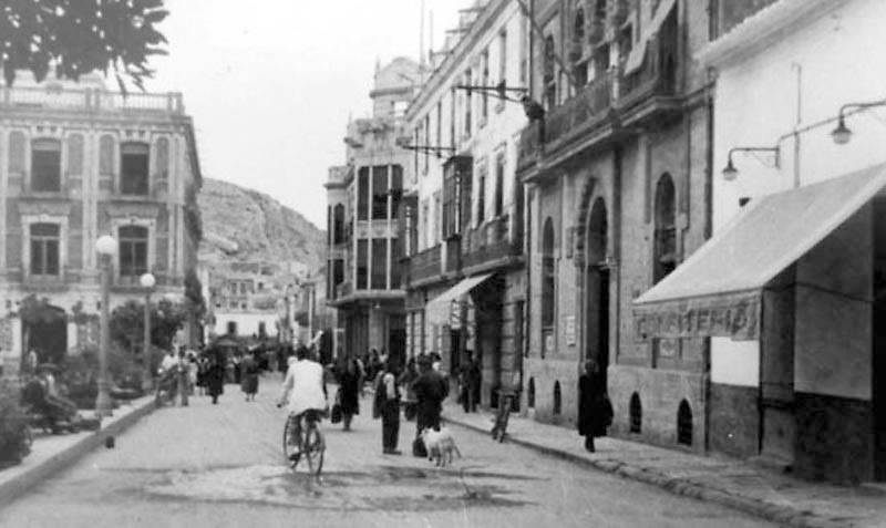 Fotografía antigua (del resto de España) Ayuntamientoyconfiteria