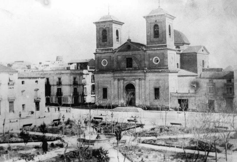 Fotografía antigua (del resto de España) PlazadeEspaaeiglesia2