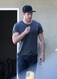 Kellan Lutz - Imagenes/Videos de Paparazzi / Estudio/ Eventos etc. - Página 14 Th_twilightxchange-kl10