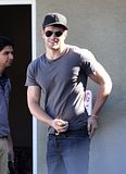 Kellan Lutz - Imagenes/Videos de Paparazzi / Estudio/ Eventos etc. - Página 14 Th_twilightxchange-kl12