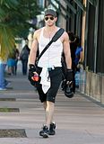 Kellan Lutz - Imagenes/Videos de Paparazzi / Estudio/ Eventos etc. - Página 14 Th_twilightxchange-kellan1