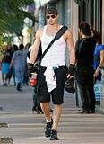 Kellan Lutz - Imagenes/Videos de Paparazzi / Estudio/ Eventos etc. - Página 14 Th_twilightxchange-kellan12