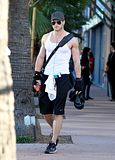 Kellan Lutz - Imagenes/Videos de Paparazzi / Estudio/ Eventos etc. - Página 14 Th_twilightxchange-kellan6