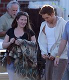 Imagenes/Videos en el Set de Water For Elephants - Página 12 Th_pattinsonlife-wfe217