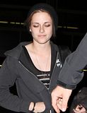 Kristen Stewart Imagenes/Videos  Paparazzi/ Estudio/ Eventos etc. (Mar 2009 - Jun 2010) - Página 39 Th_kstewartfanshq455