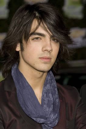 Beso, Foto o Cachetada? - Página 2 JoeJonas-CSH-039587