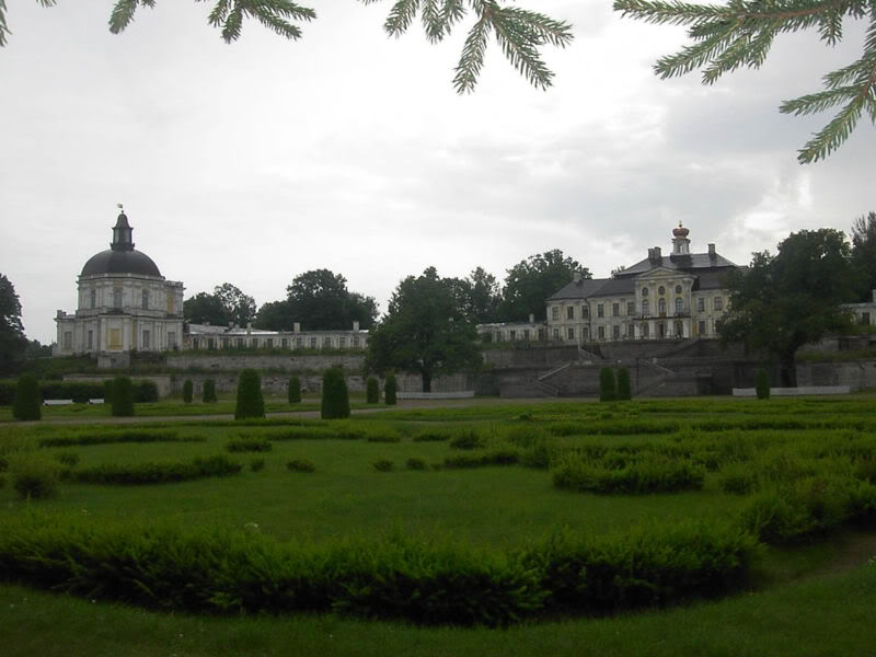 Los palacios de los Romanovs - Página 7 800px-Oranienbaum_Bottom_Garden__Bi