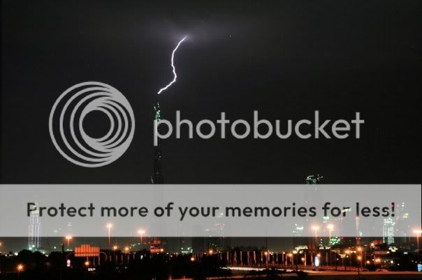 images - Spectecular Images of  storm hitting Burj Khalifa !! ATT00006